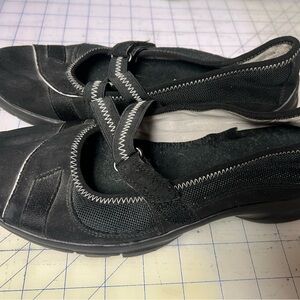 Women’s Privo by Clark Black Mesh Strap Flats size 7.5